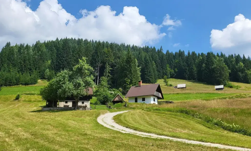 Potovanje po avtocesti v Sloveniji: Odkrijmo znamenitosti