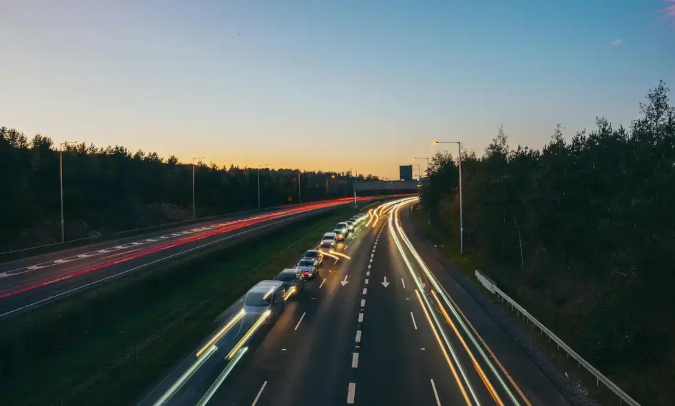 Bukarest-Krajowa fast vollständig auf Autobahnen und Schnellstraßen: Das Verkehrsministerium hat weitere 20 km für den Verkehr freigegeben. Insgesamt sind 92 km der 121 km befahrbar. Morgen folgt ein weiteres Teilstück.